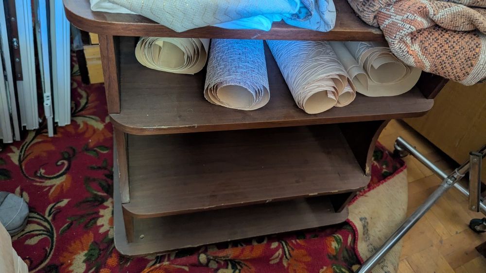 Отдам бесплатно старую мебель