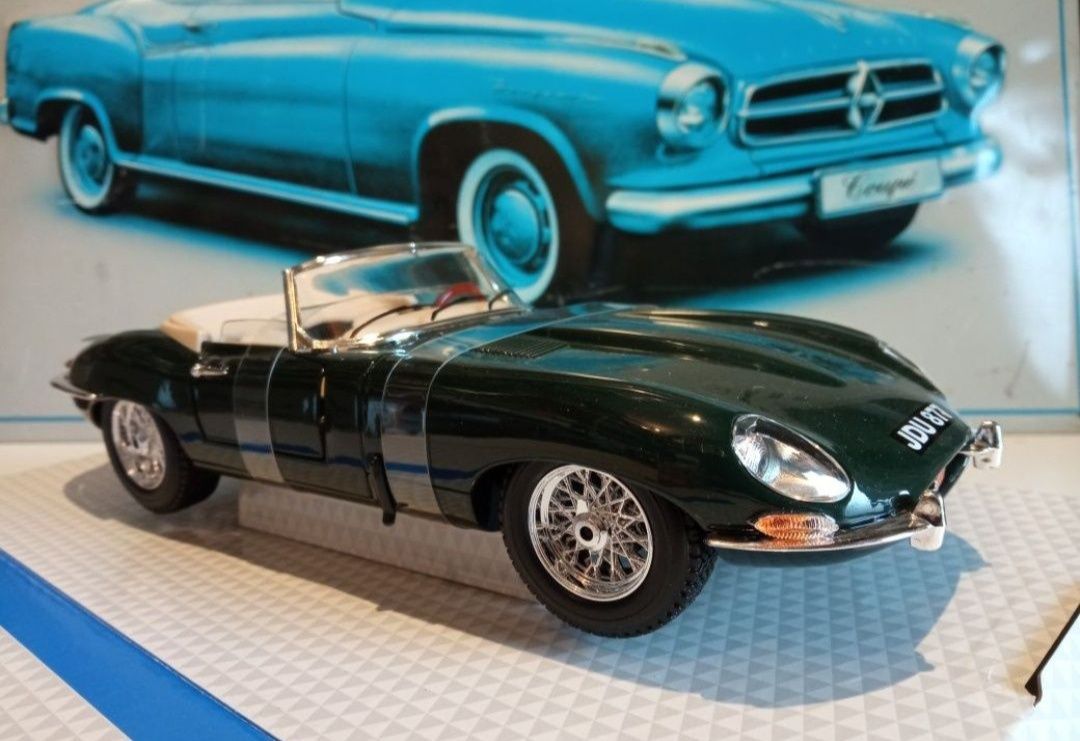 Jaguar E-type cabriolet verde bburago 1:18
Scara 1:18
Bburago

Pozele