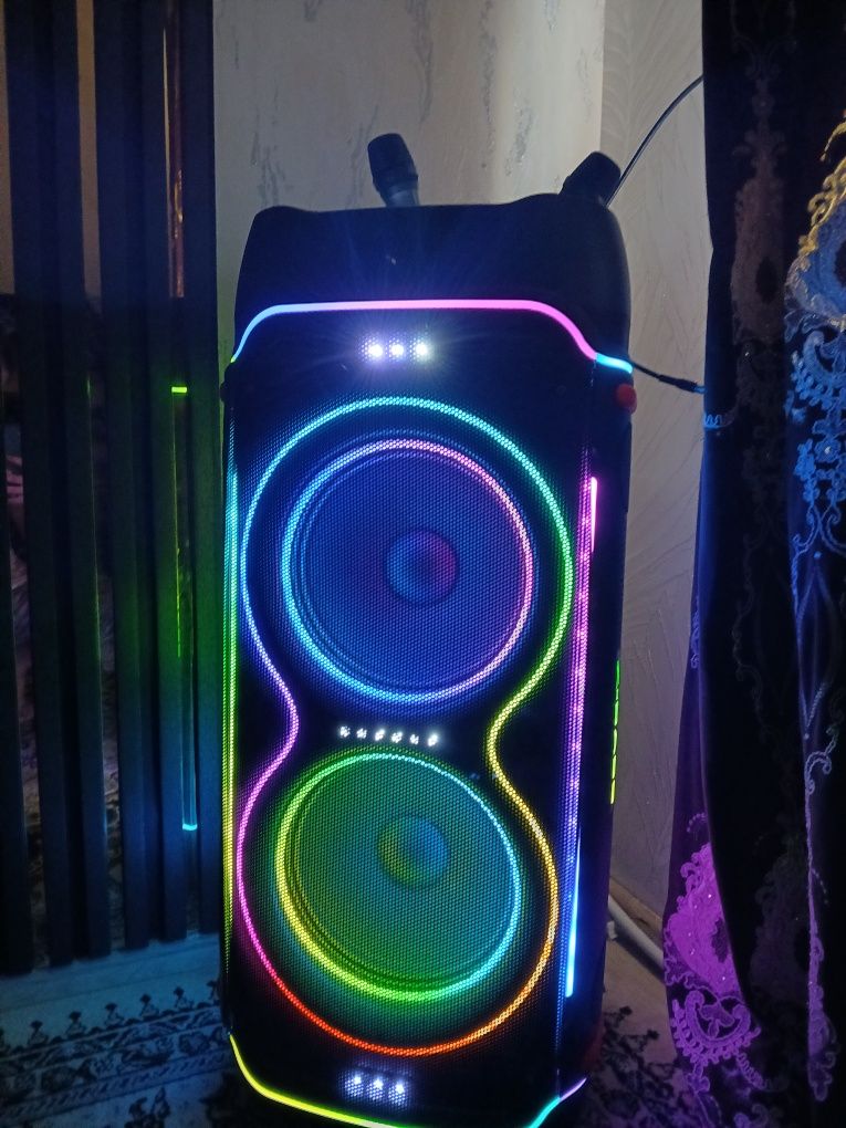 X bass колонка продаётся срочно новый  пульт  зарядка микрофон 2 есть