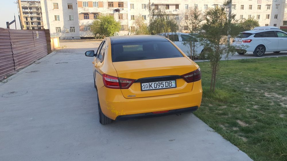 Lada Vesta sotiladi.