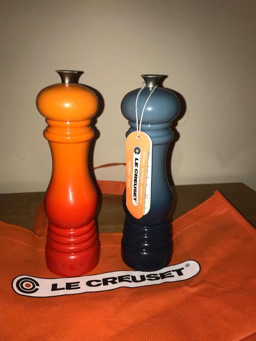 2 мелнички Le Creuset за подправки сол /пипер с голям капацитет - нови