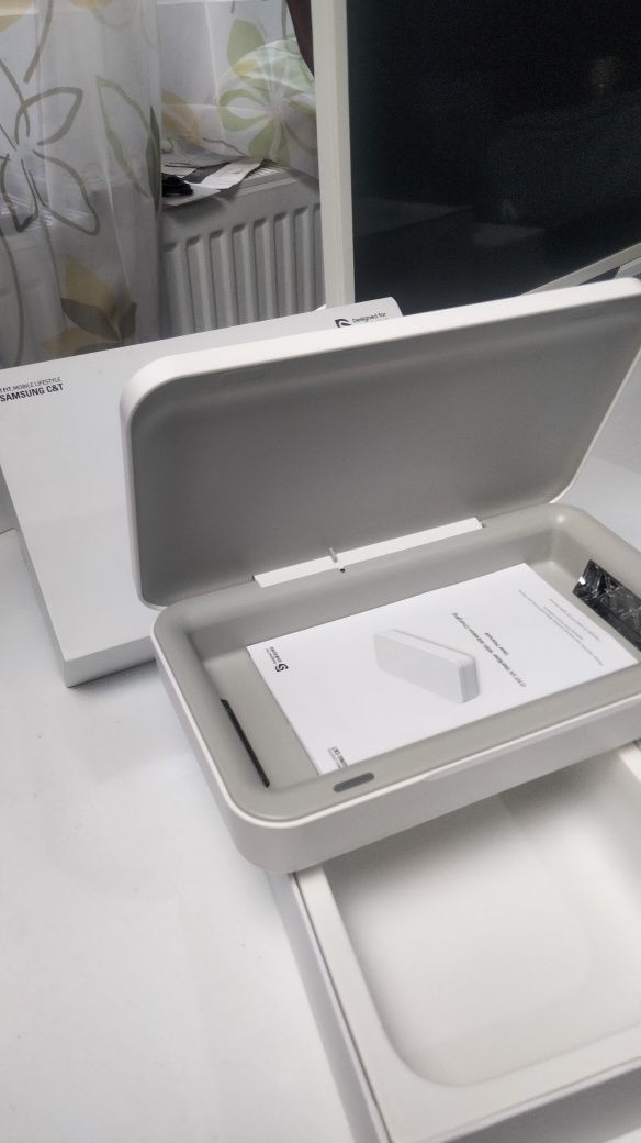 Sterilizator UV cu încărcare wireless marca Samsung