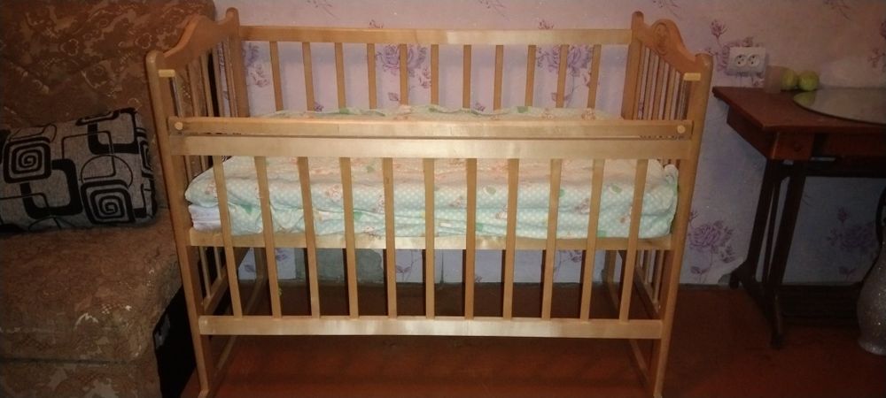 Продам детскую кроватку