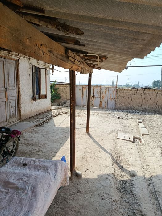 Назарбек Мевазор махалада уй сотилади 54000 y.e.