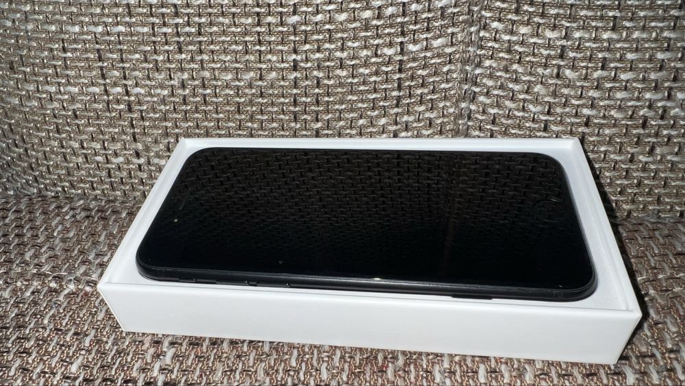 iphone se 64 gd с кутия и кабел
