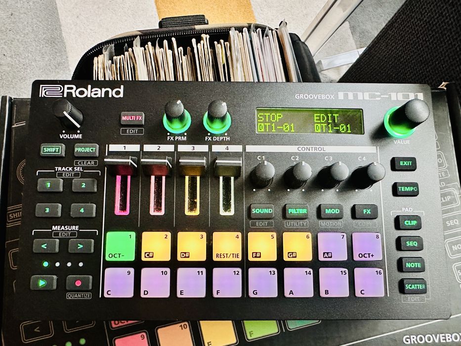 Roland MC 101 groovebox