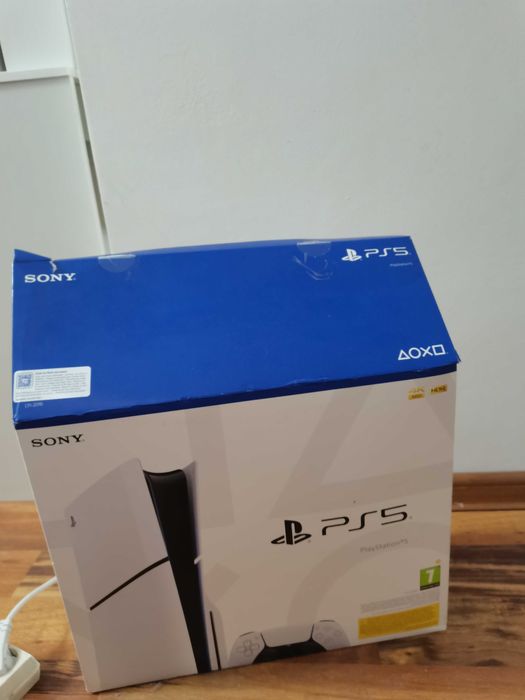 PS 5 nou, în cutie de vanzare