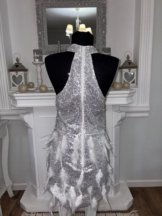 Rochie elegantă  cu pene naturale