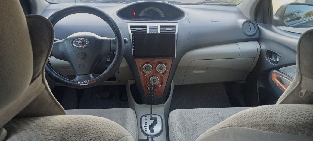 Toyota Yaris 2007 года.