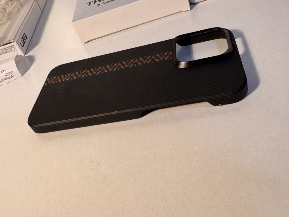 Калъфи за iphone 15 Pro max - UAG и Pitaka