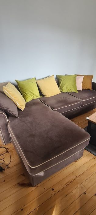 Голям кафяв ъглов диван с ракла