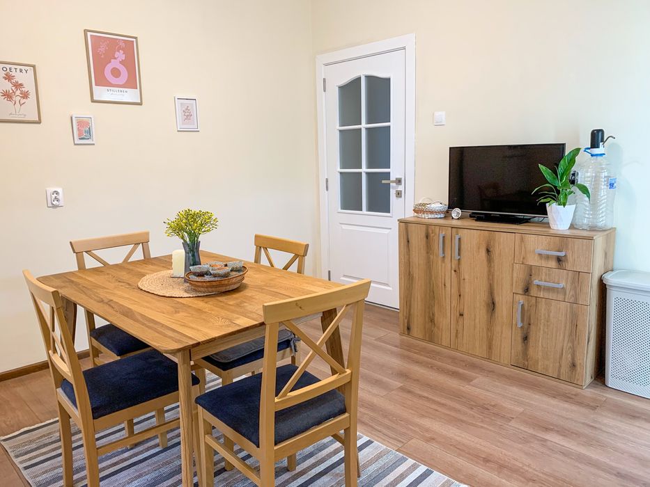 Нова трапезна маса и четири стола