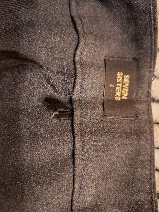 Pantaloni cu pietre aplicate