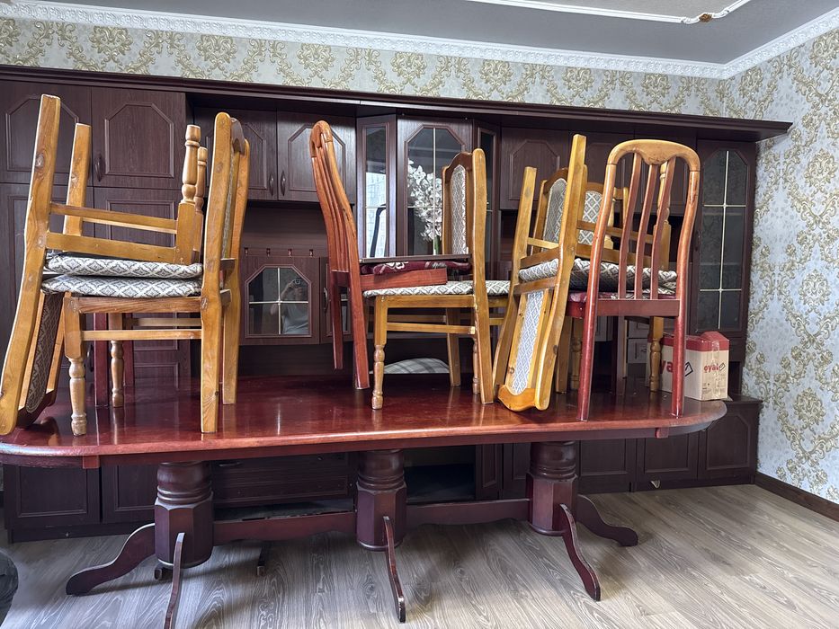 Продам стол и стенку