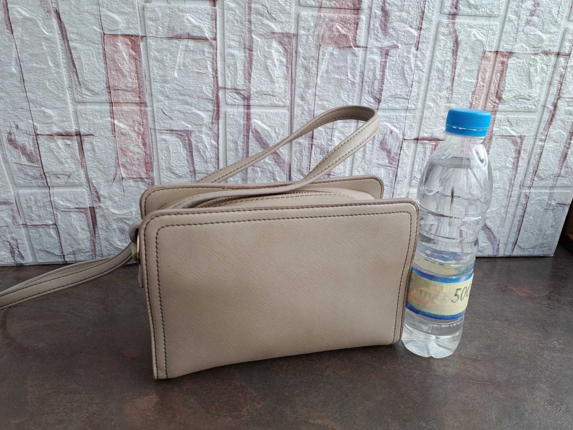 дамска чанта,Tommy Hilfiger бежова малка чантичка