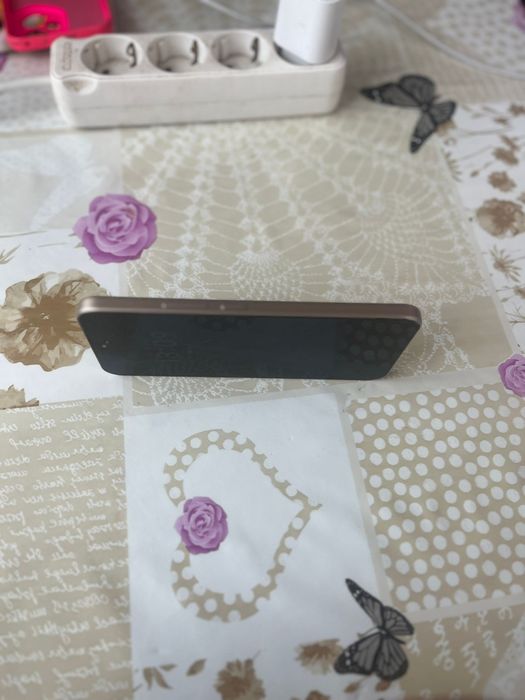 Vând HONOR 400 5G,256,GB,8GB RAM,folie silicon, cutia lui,cablu USB-C.