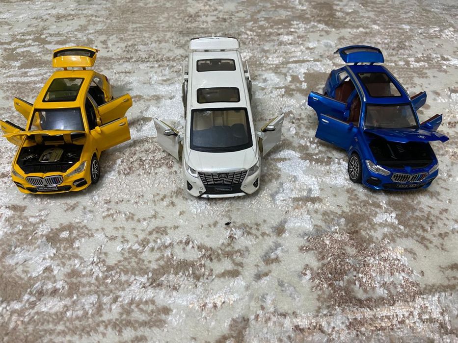 Продам машинки  BMW и alphard