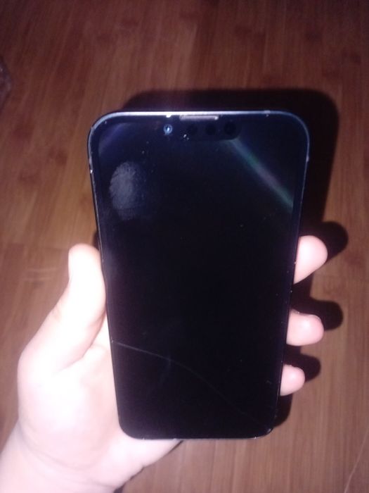Продаетсья 13 iPhone в хорошем качестве