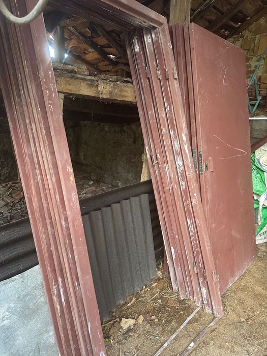 Врати, метални за мазе