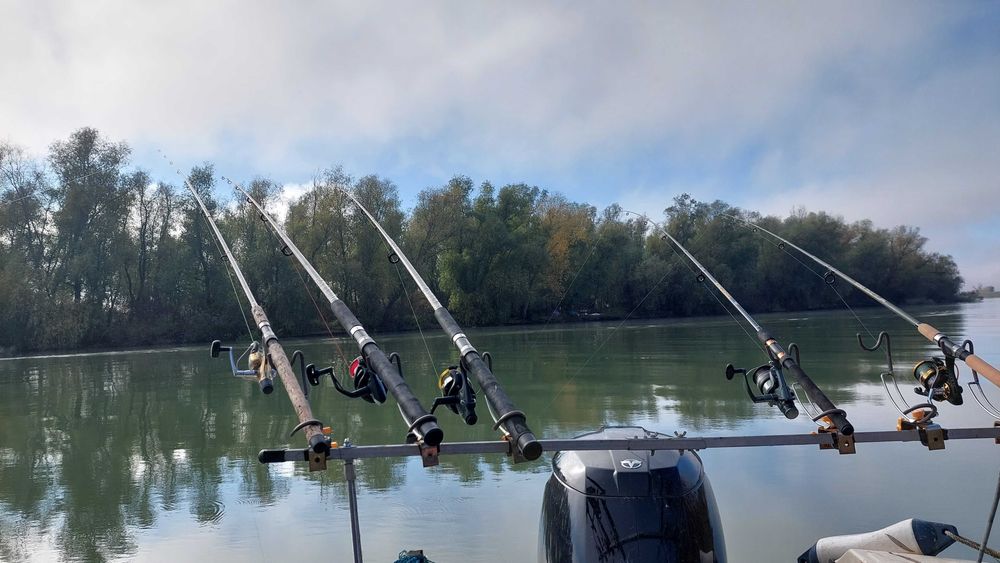 Ambarcațiune semicabinată cu motor Tohatsu 115 Cp nou, în garanție