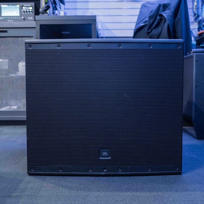 Jbl eon618s в оьличном состояний