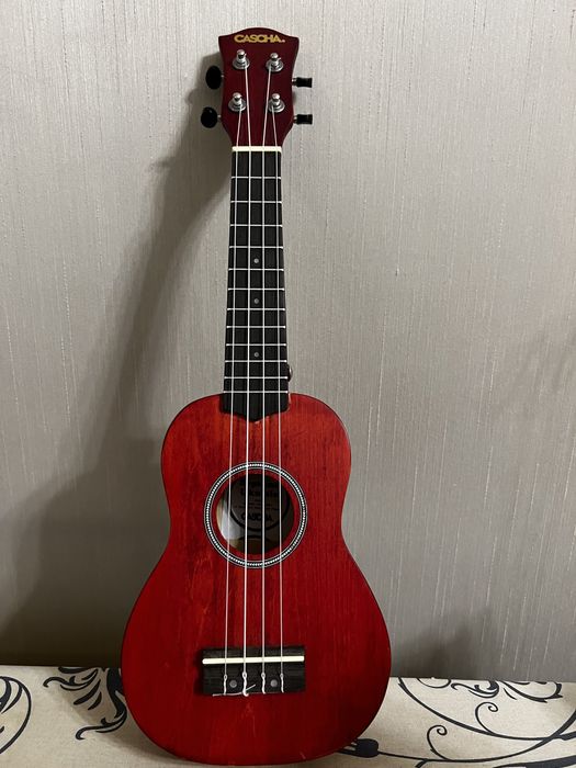 Укулеле красная