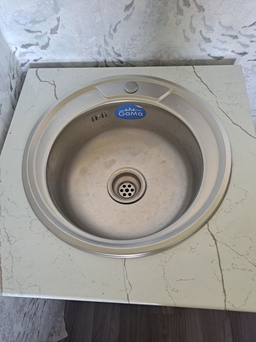 Продам раковину ,с тумбочкой на кухню