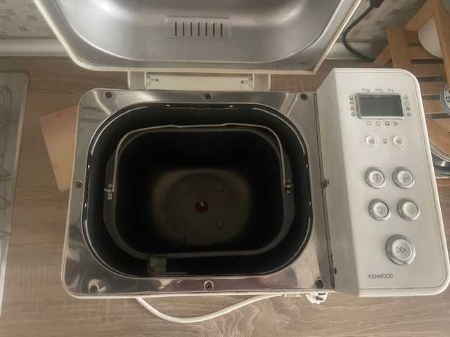 Vand masina de facut paine Kenwood BM 250