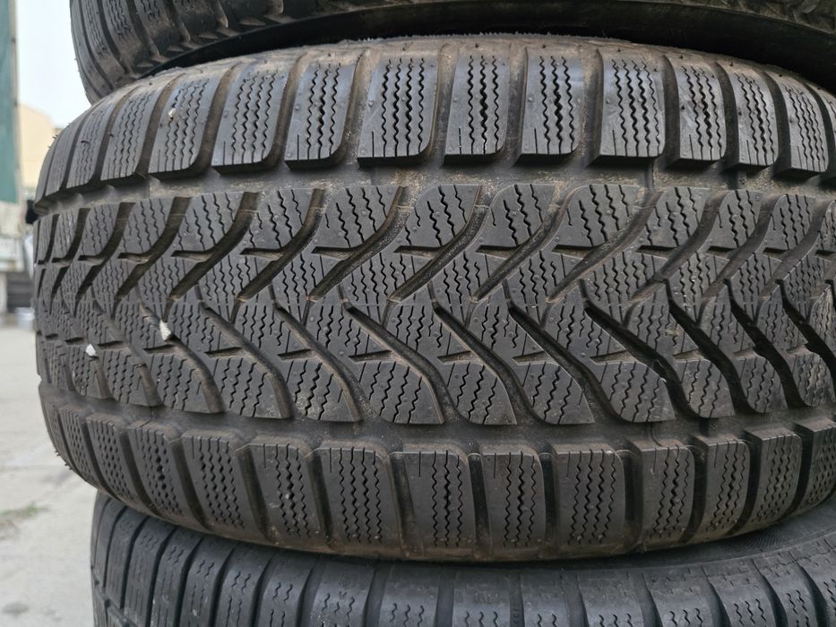 4бр Зимни гуми 215 50 17 - Lassa