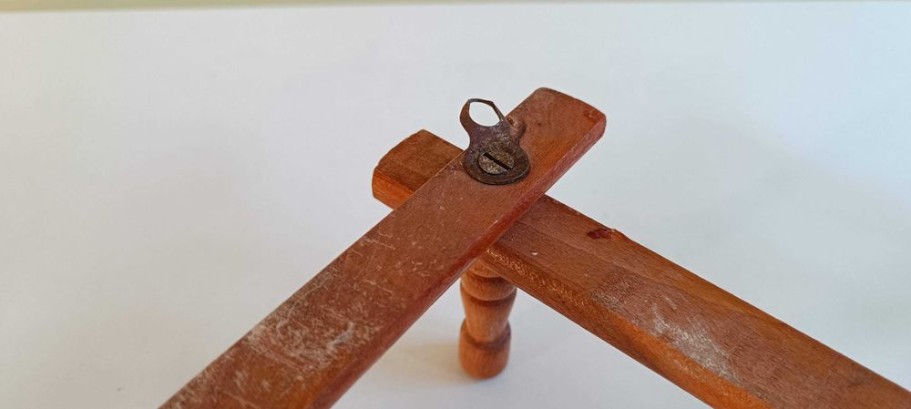 Дървена закачалка