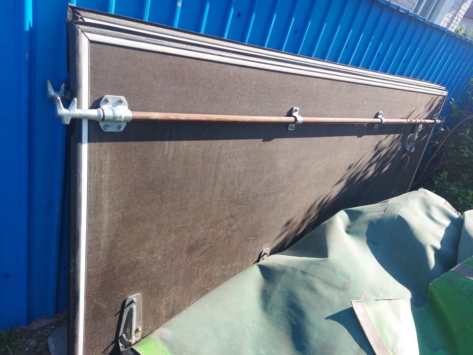 Продам ворота на фургон.