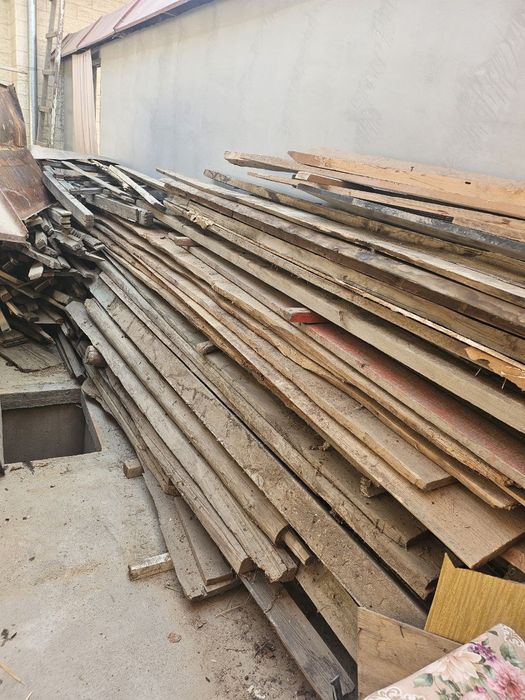 Taxta , eski eshik , rom