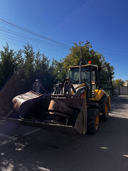 Vând buldoexcavator Volvo BL71
