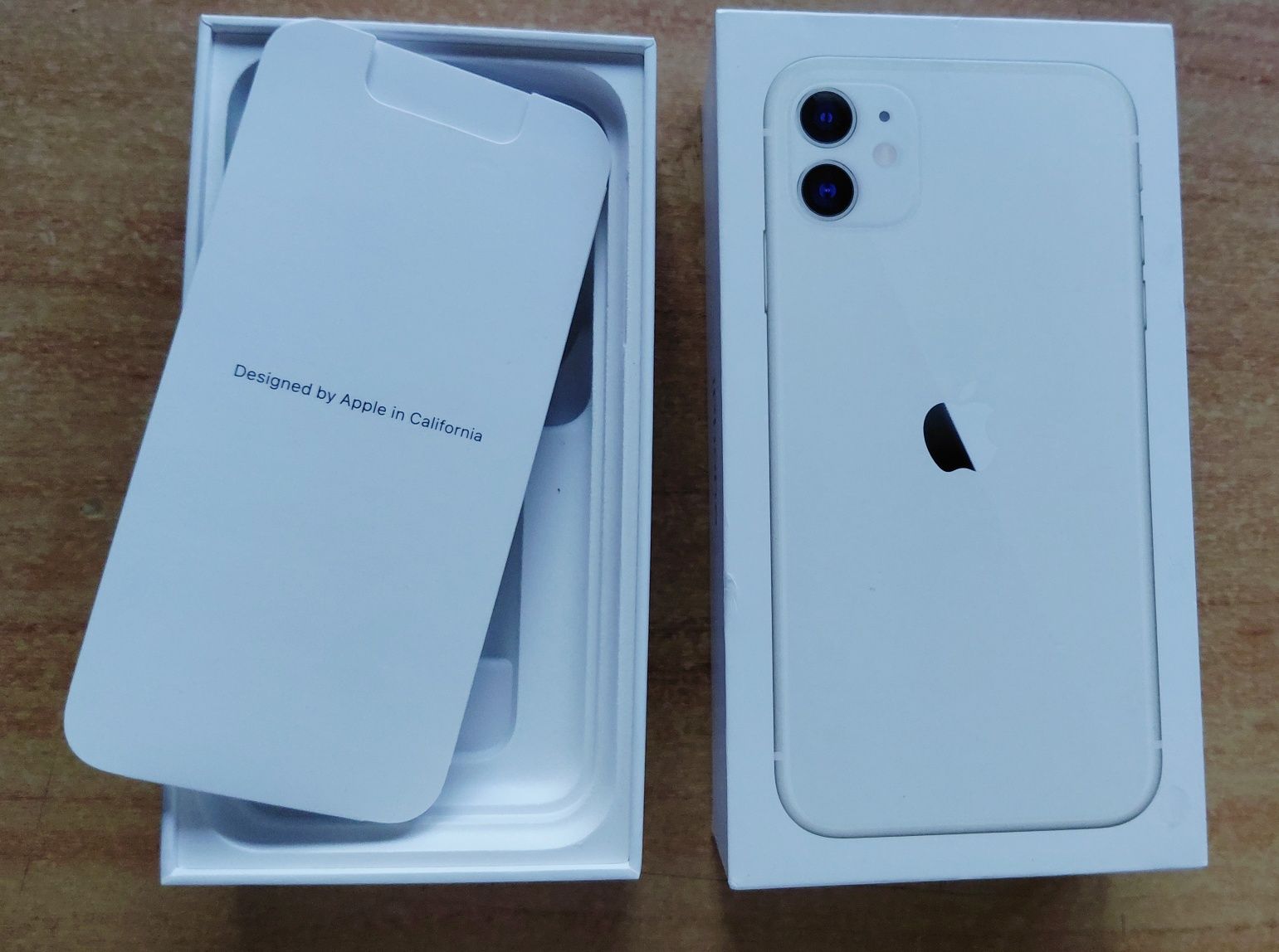Cutie accesorii iPhone 11 White de 128Gb.