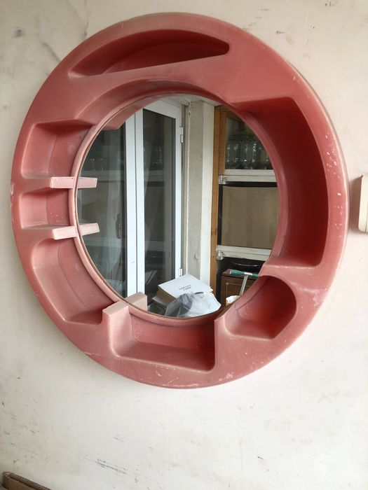 Продается зеркало.