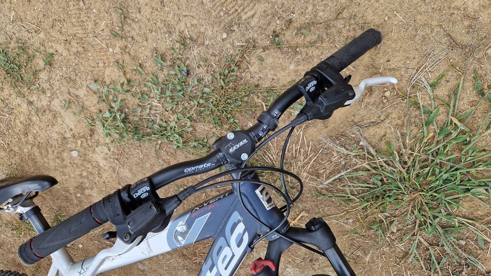 Mountain bike Corratec pe disc