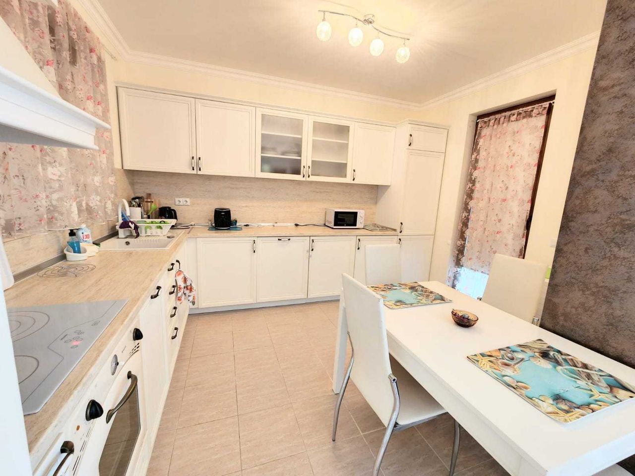 Дава се под наем Къща в Бургас, Сарафово - 130 кв.м за 1200 € - Снимка #8