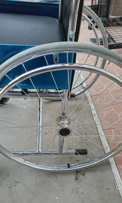 Vând cărucior nou persoane cu handicap!