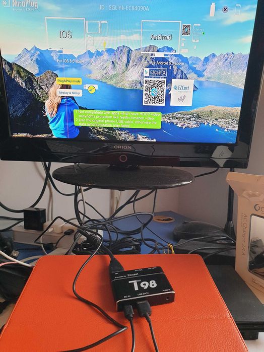Adaptor-EZCast cu fir pentru oglindire ecran telefon