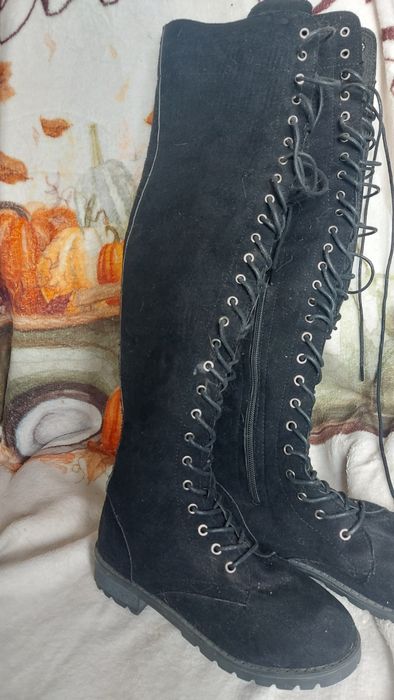 чисто нови велурени дамски ботуши тип чизми 36