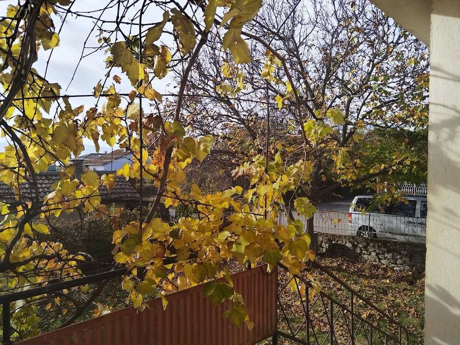 Масивна къща в село Балша