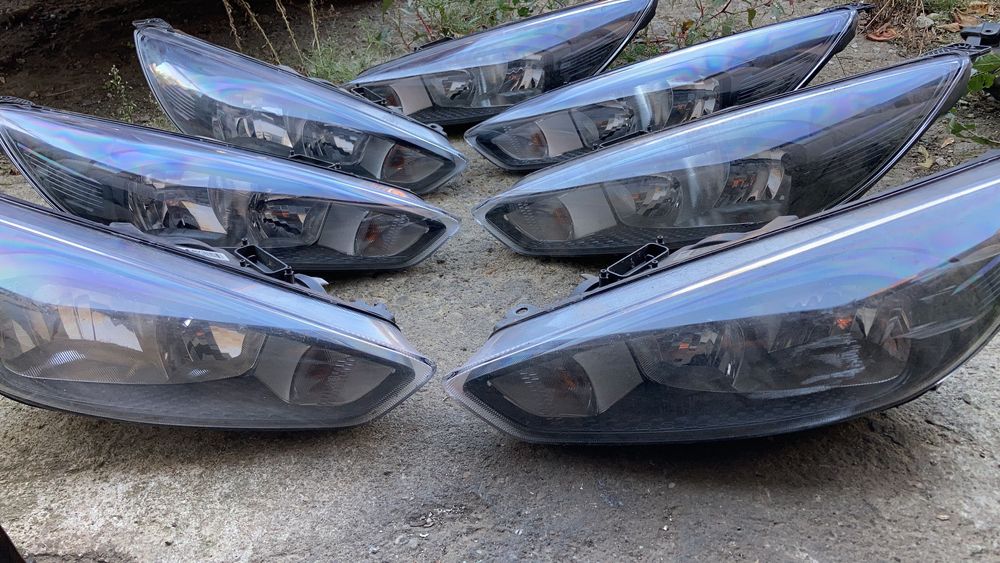 Far Ford focus 3 Facelift 2014 - 2017 faruri stanga dreapta negru
