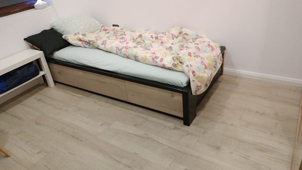 Pat de o persoană cu saltea 90 x 190