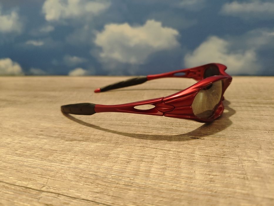 Слънчеви очила (червен цвят)