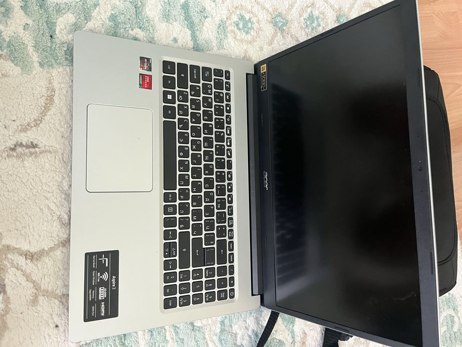 Лаптоп acer aspire 3 нов е на 3месеца