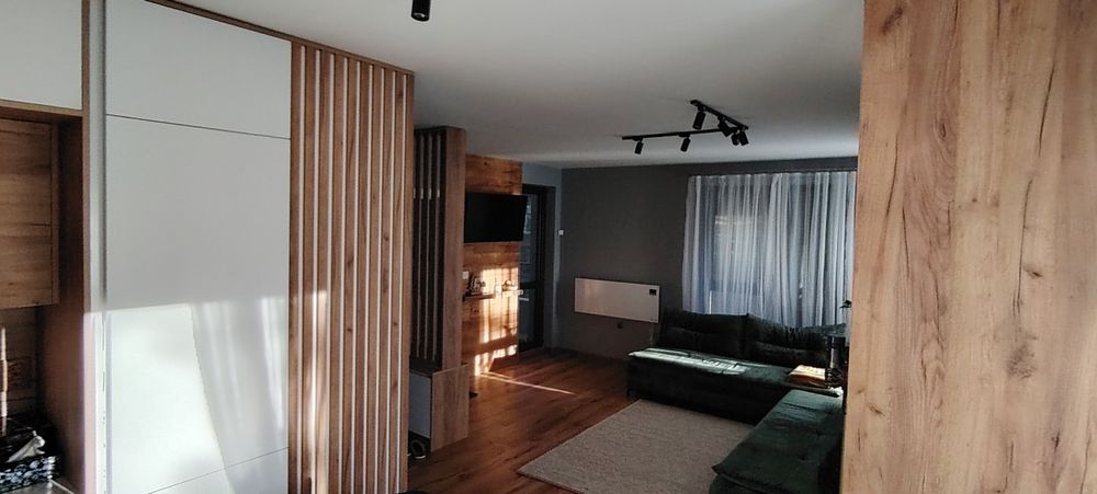 Продава се напълно нов, луксозно обзаведен апартамент във Велинград