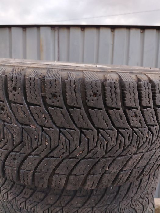 Продам три зимних шины на дисках