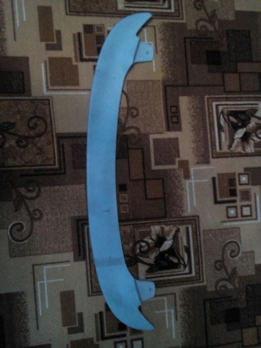 Спойлер универсальный на крышу или дверь на хечбэк