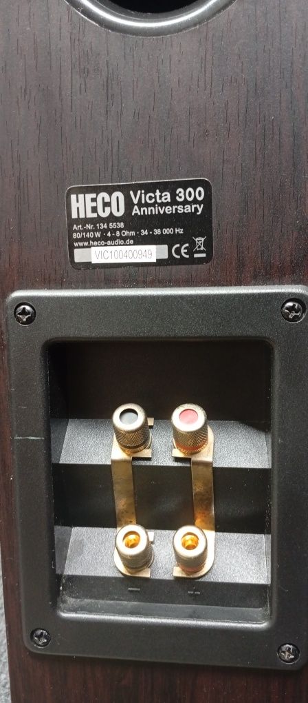 Букшелфи HECO Victa 300