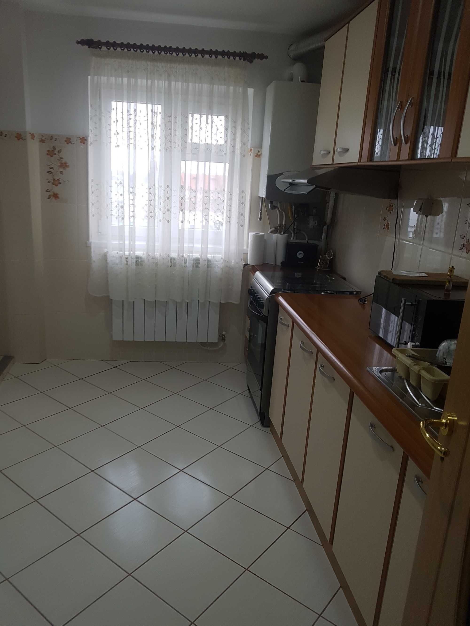 Apartmen 3 camere ,et 2 Savinesti Neamţ